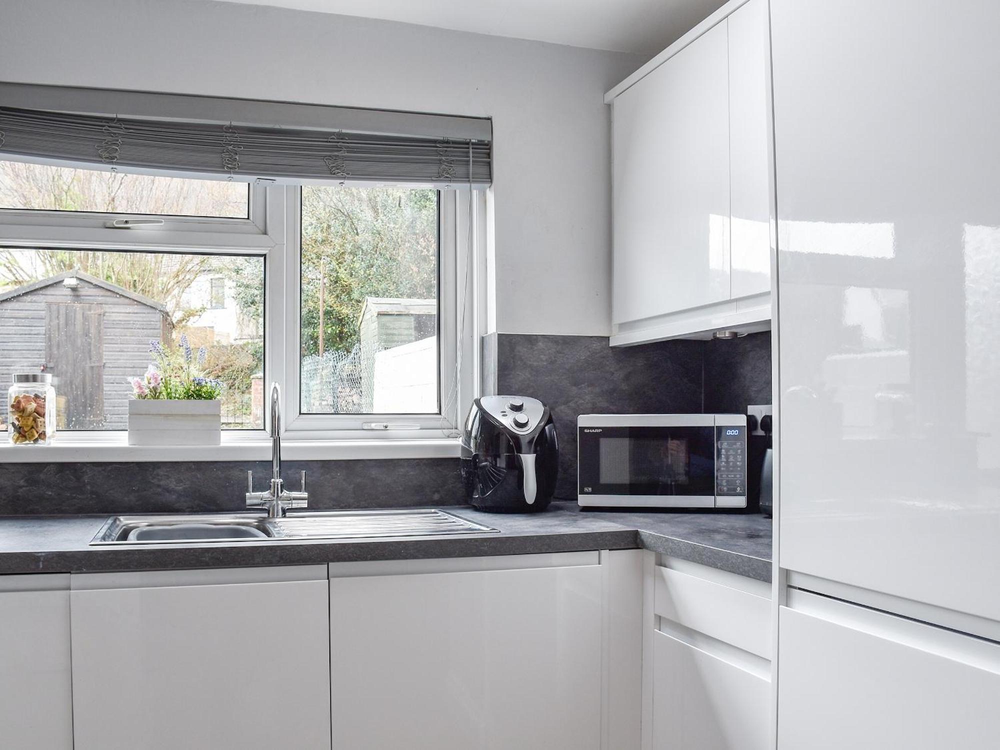 Cwmcarn Cottage Crosskeys エクステリア 写真